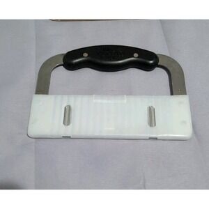Pampered Chef Crinkle Cutter Stainless Steel‎ With Cover